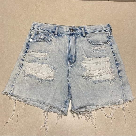 American Eagle Shorts Women’s Size 2 Light Wash distressed Denim Mom Shorts - Picture 6 of 14